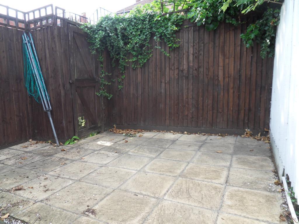 2 bedroom house to rent in Eltham | Robinson Jackson
