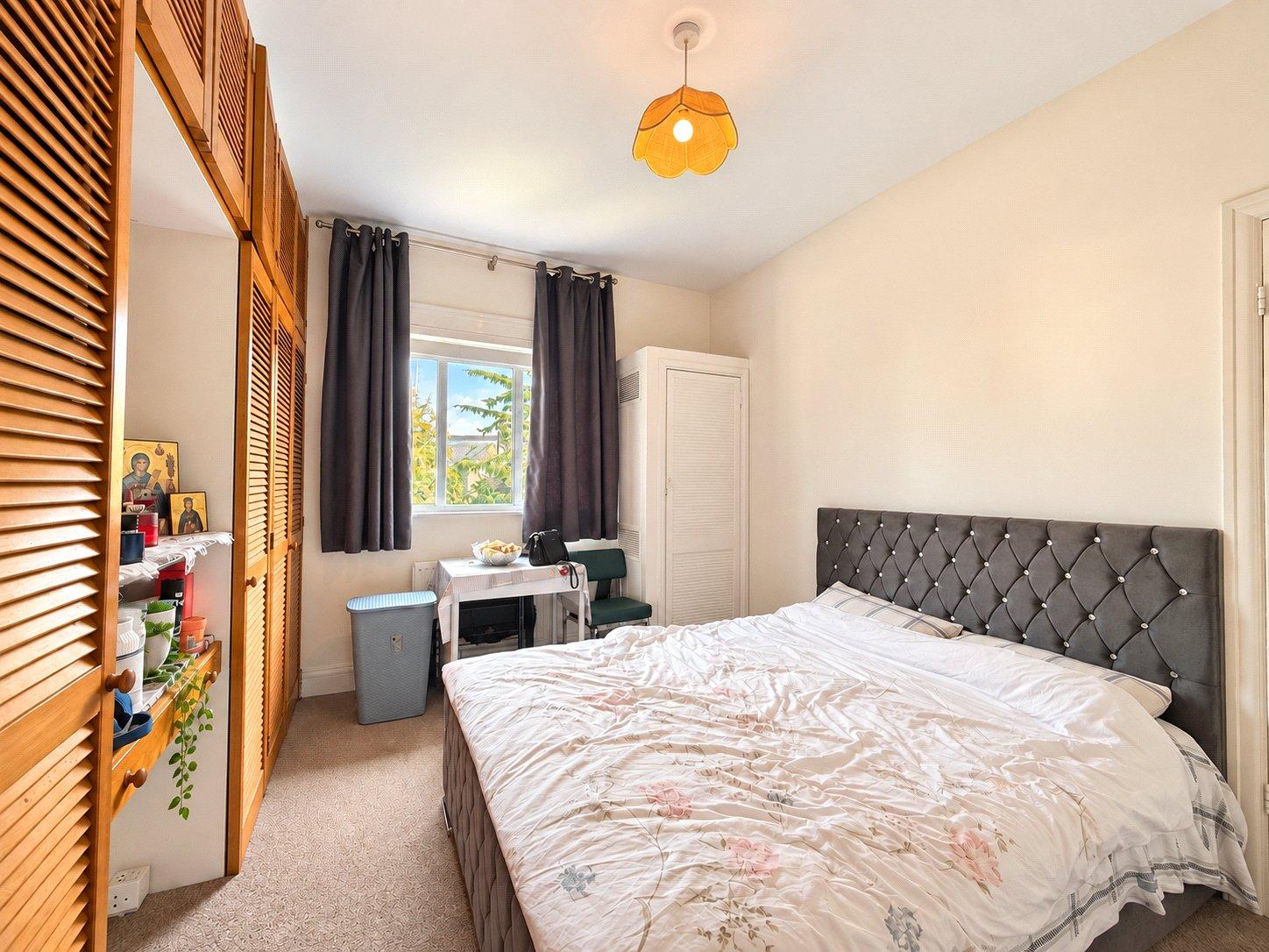 3 bedroom house for sale in London | Robinson Jackson