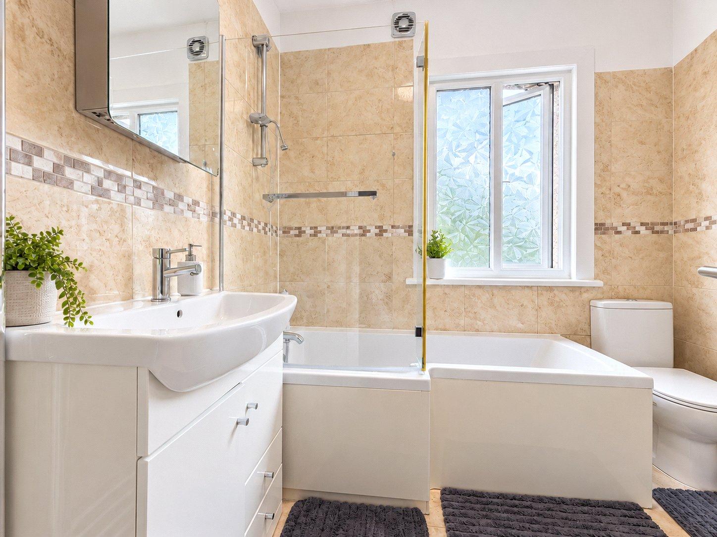 3 bedroom house for sale in London | Robinson Jackson