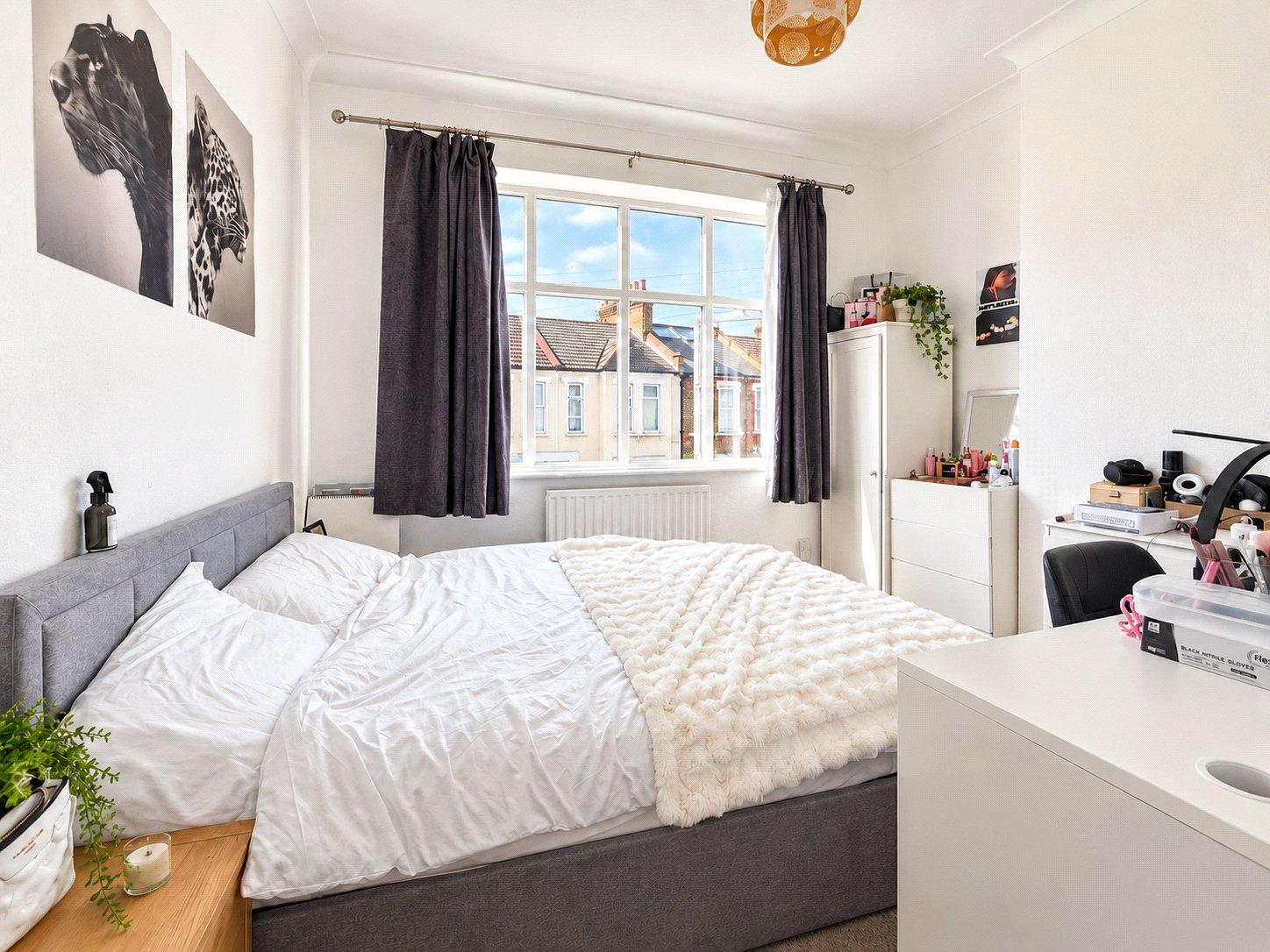 3 bedroom house for sale in London | Robinson Jackson