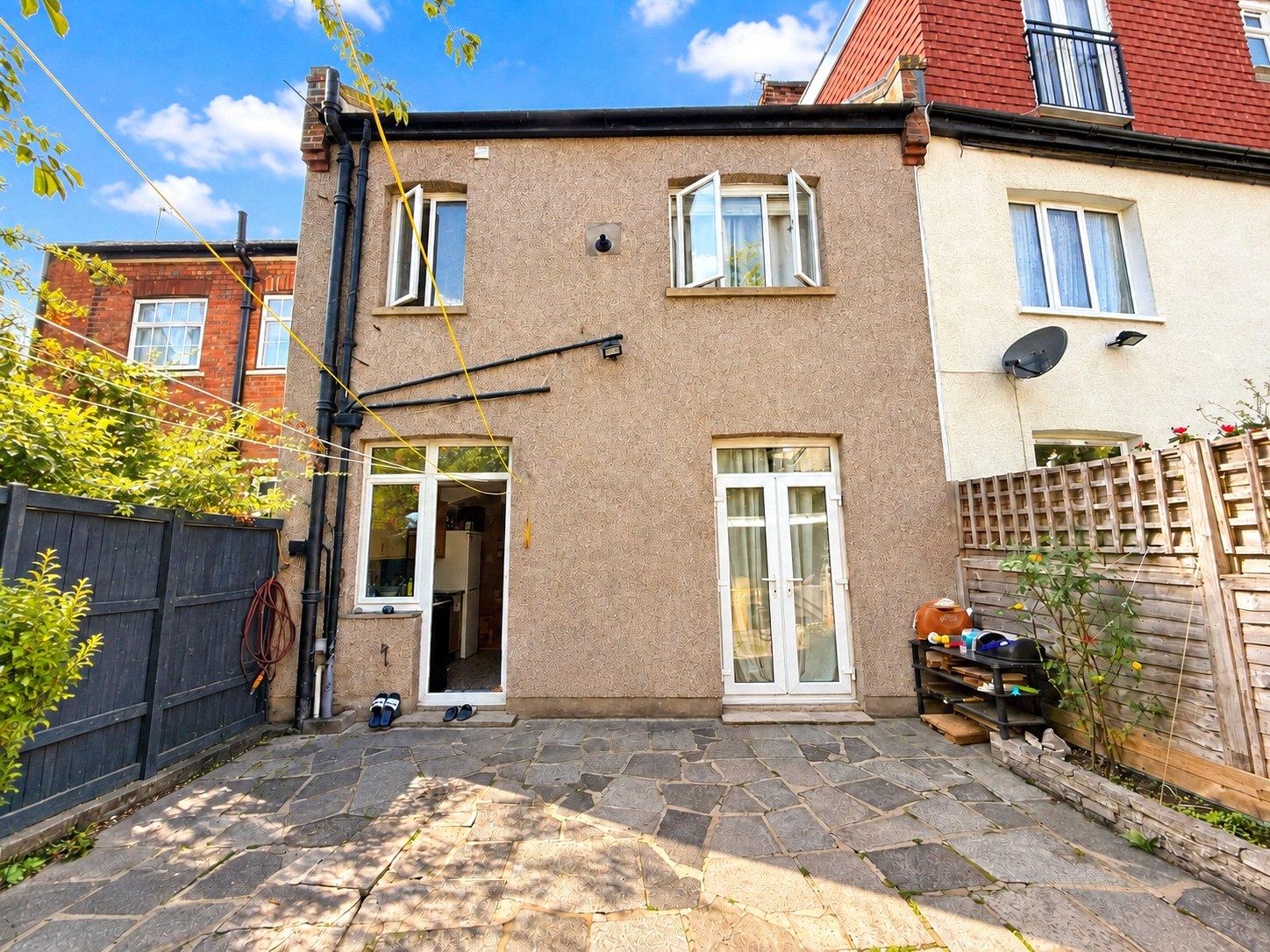 3 bedroom house for sale in London | Robinson Jackson