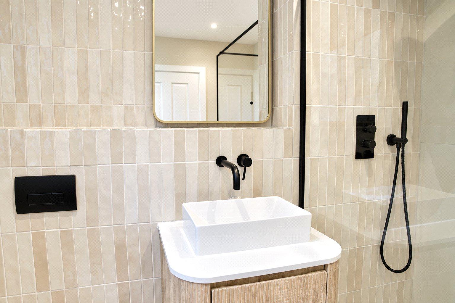 2 bedroom property for sale in London | Robinson Jackson