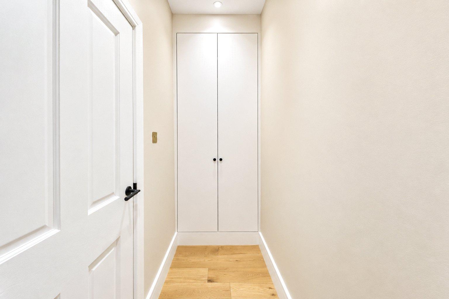 2 bedroom property for sale in London | Robinson Jackson