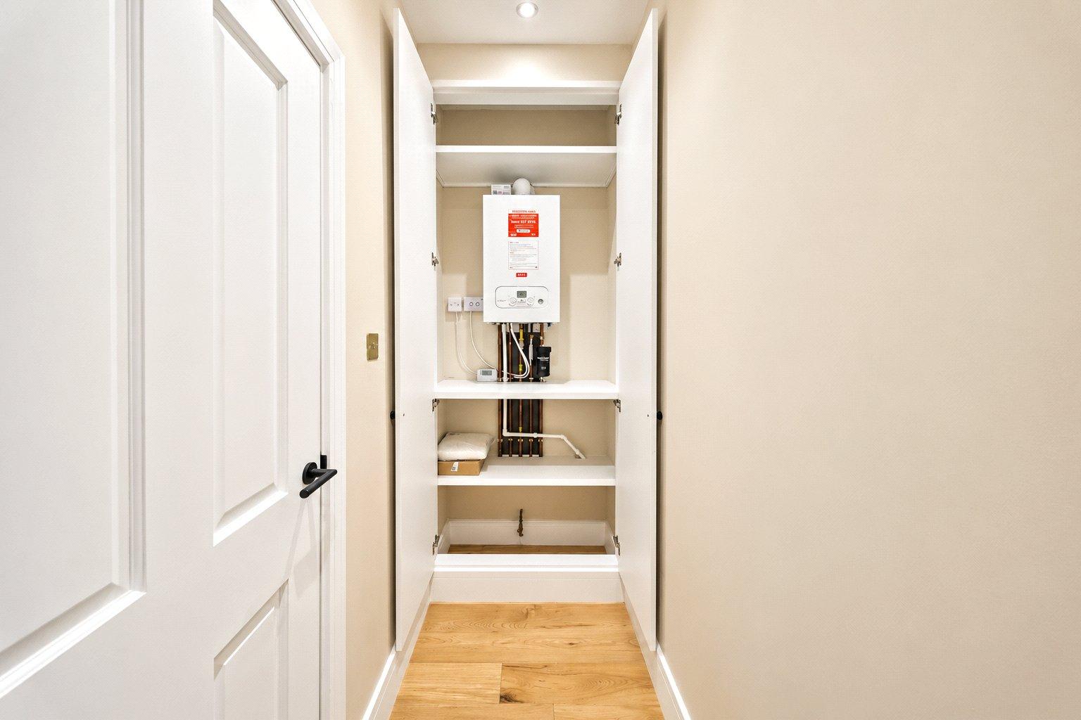 2 bedroom property for sale in London | Robinson Jackson