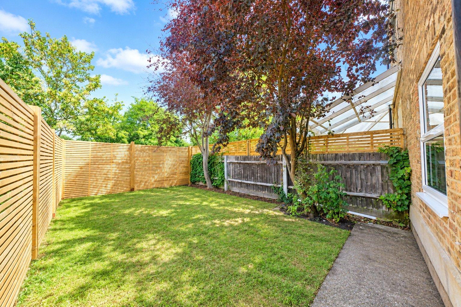 2 bedroom property for sale in London | Robinson Jackson