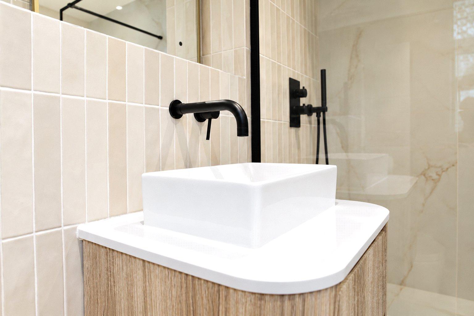 2 bedroom property for sale in London | Robinson Jackson