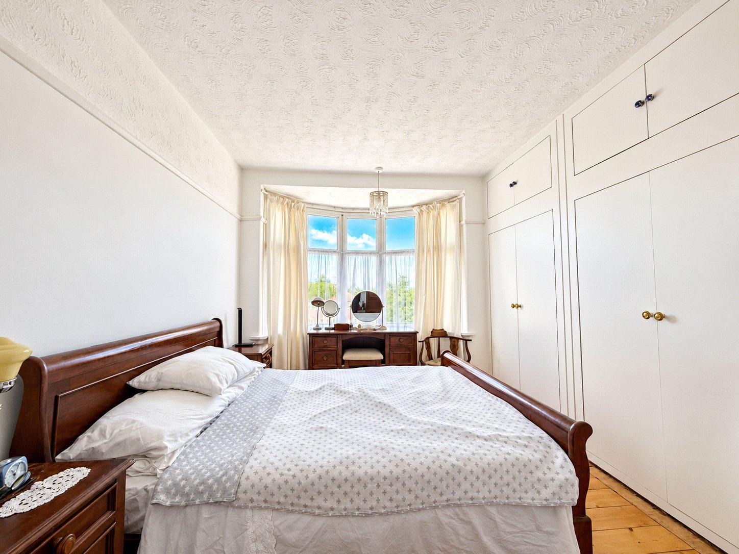 3 bedroom house for sale in London | Robinson Jackson