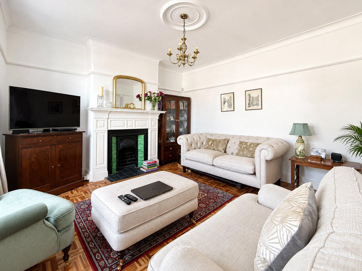 3 bedroom house for sale in London | Robinson Jackson