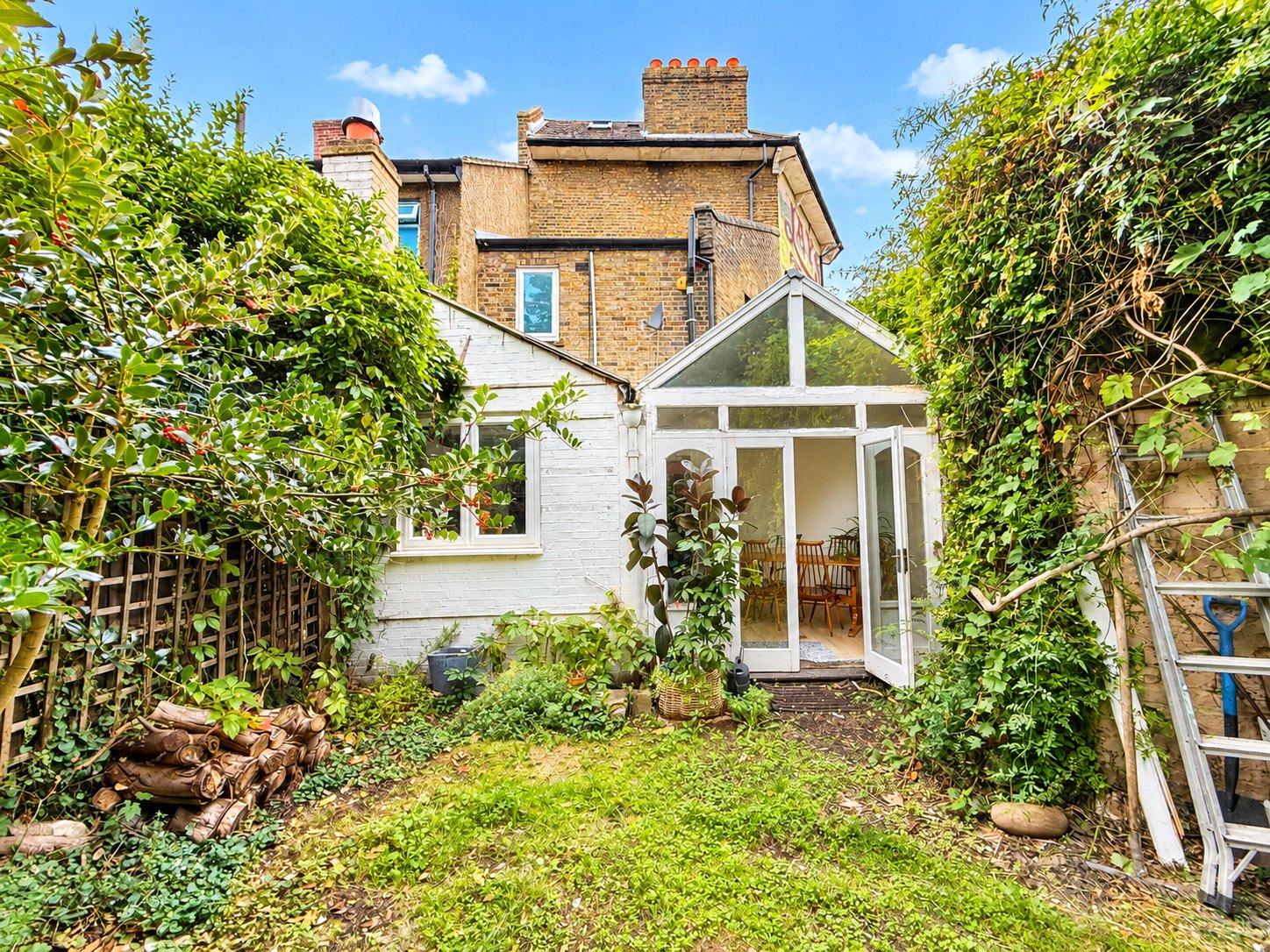 3 bedroom house for sale in London | Robinson Jackson