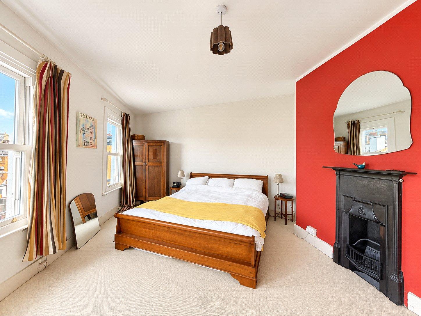 3 bedroom house for sale in London | Robinson Jackson