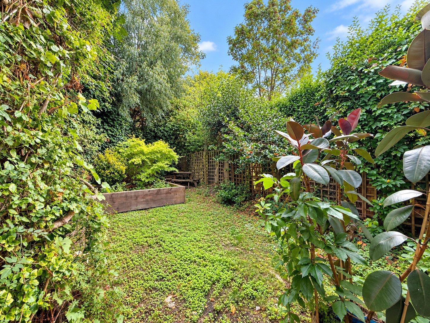 3 bedroom house for sale in London | Robinson Jackson