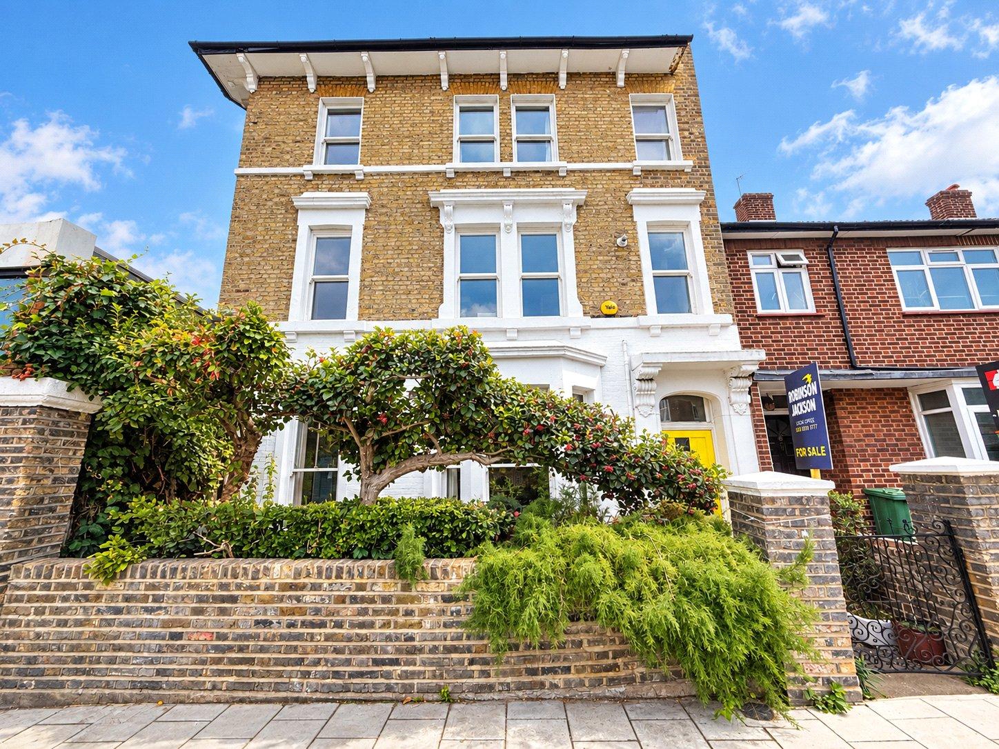 3 bedroom house for sale in London | Robinson Jackson