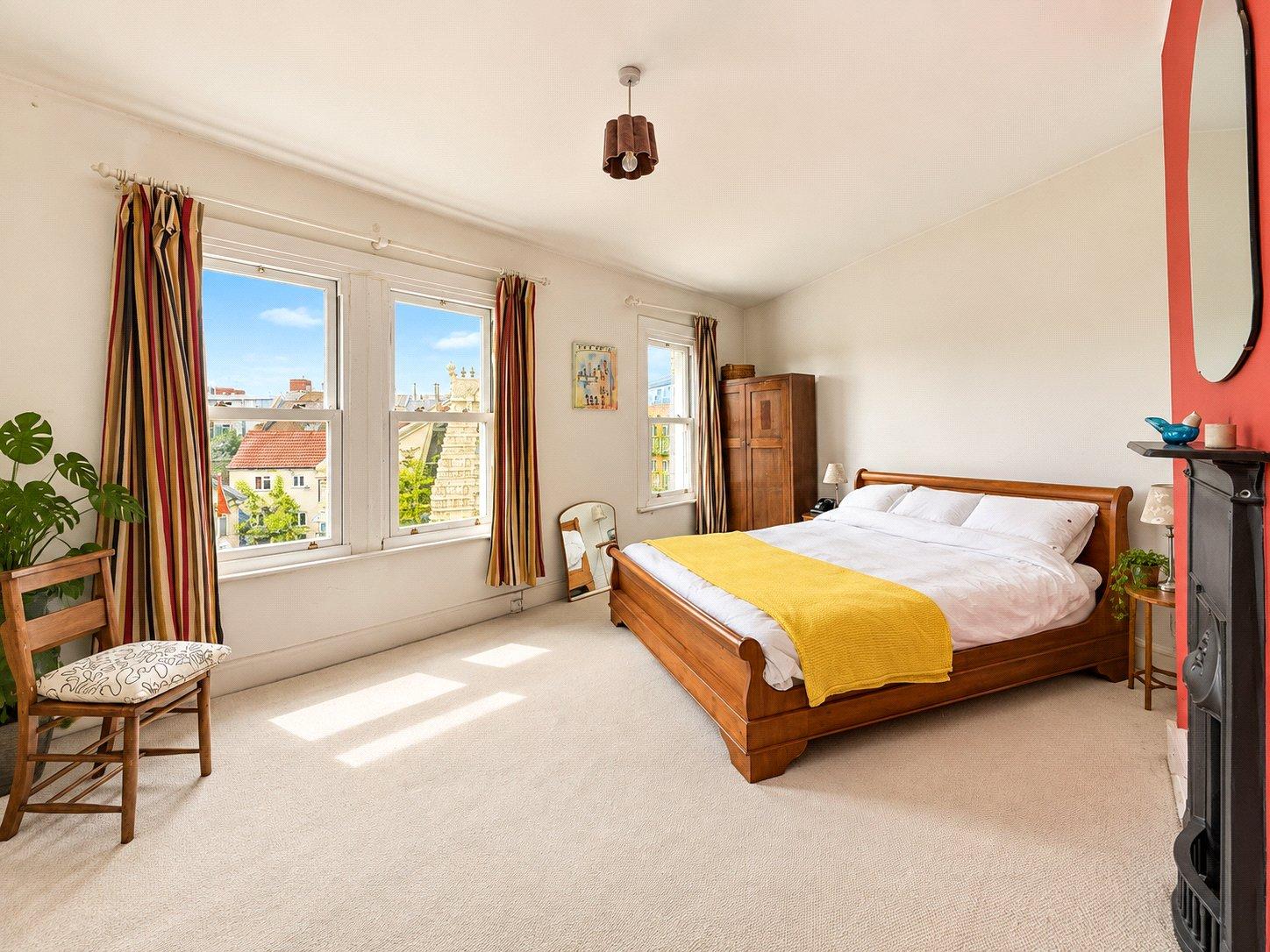 3 bedroom house for sale in London | Robinson Jackson