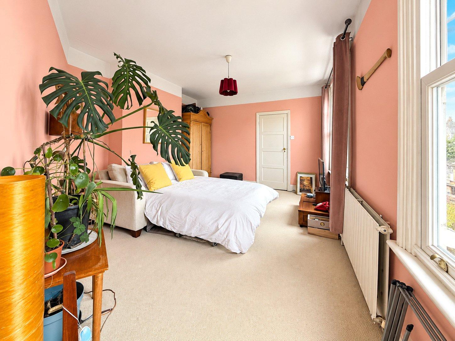 3 bedroom house for sale in London | Robinson Jackson
