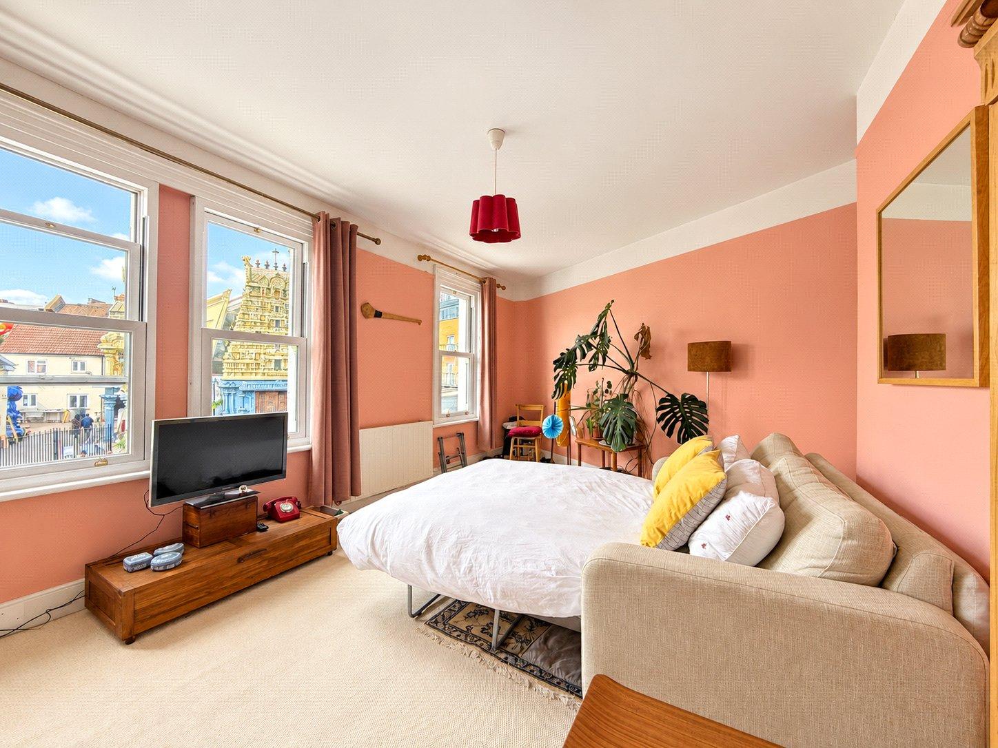 3 bedroom house for sale in London | Robinson Jackson