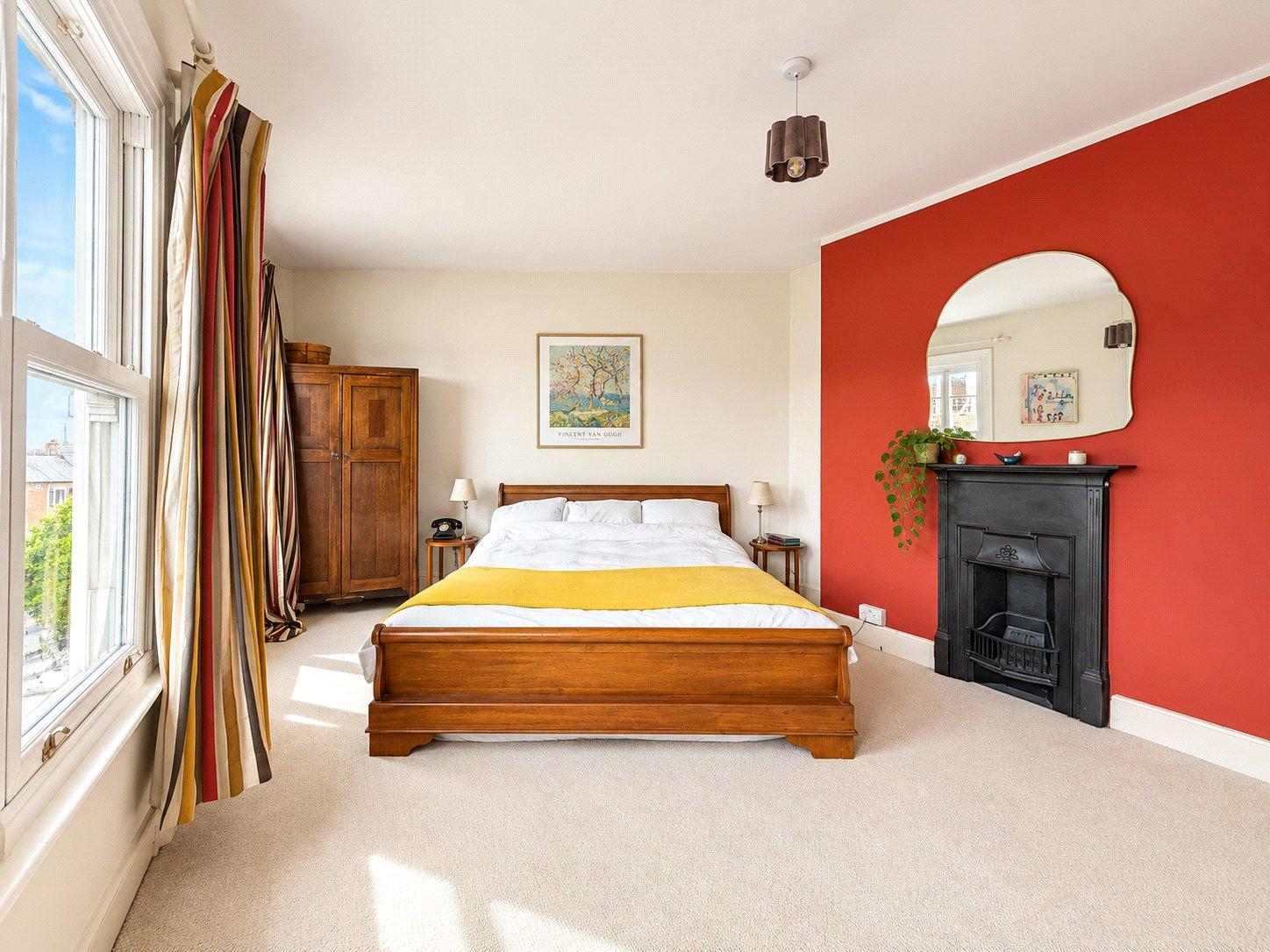 3 bedroom house for sale in London | Robinson Jackson