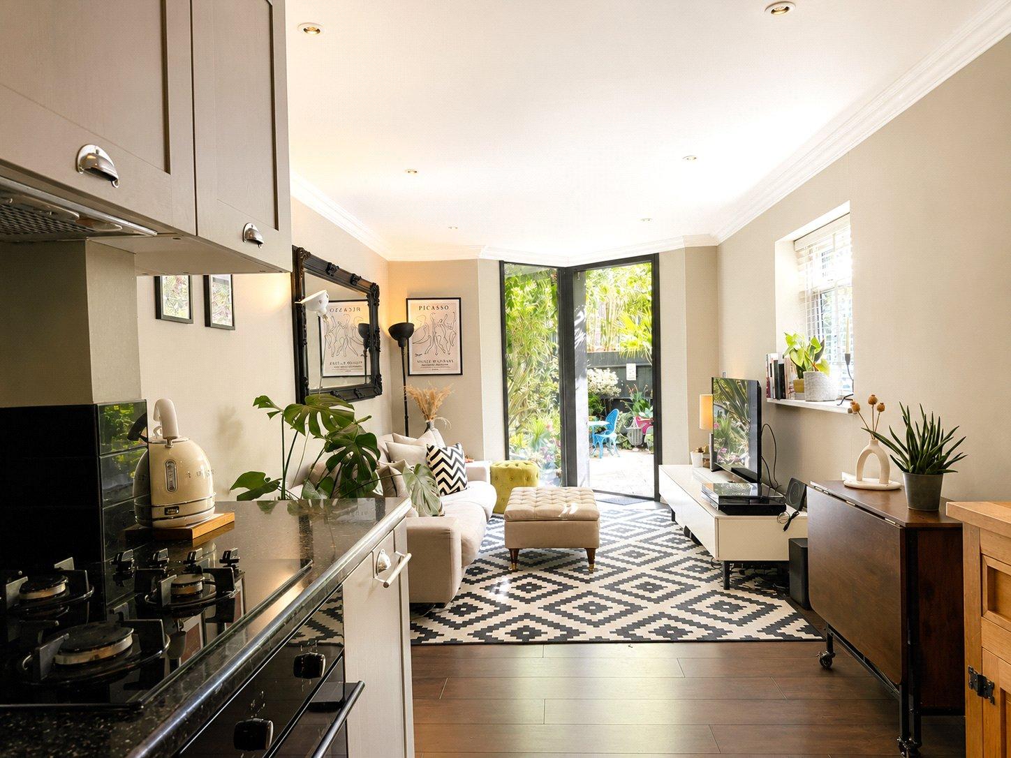 2 bedroom property for sale in London | Robinson Jackson