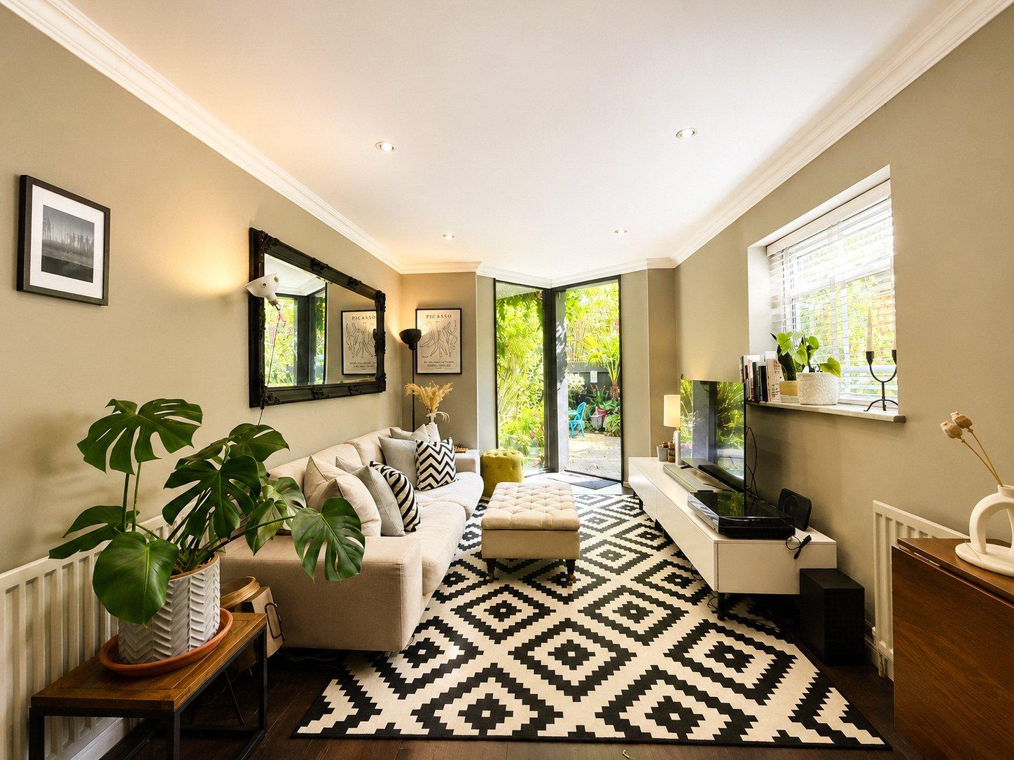 2 bedroom property for sale in London | Robinson Jackson
