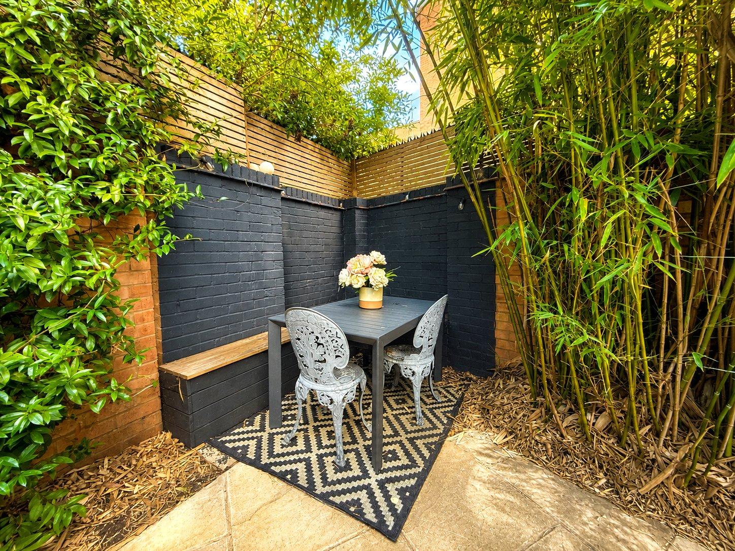 2 bedroom property for sale in London | Robinson Jackson