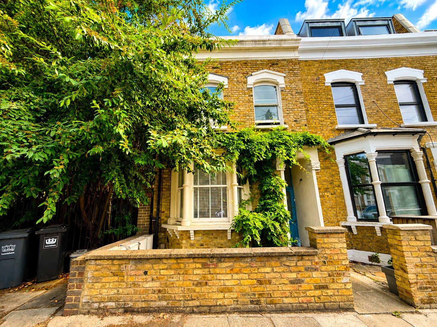 2 bedroom property for sale in London | Robinson Jackson