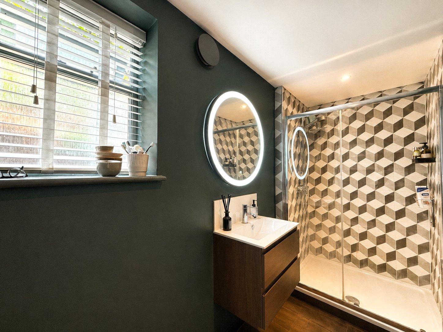2 bedroom property for sale in London | Robinson Jackson