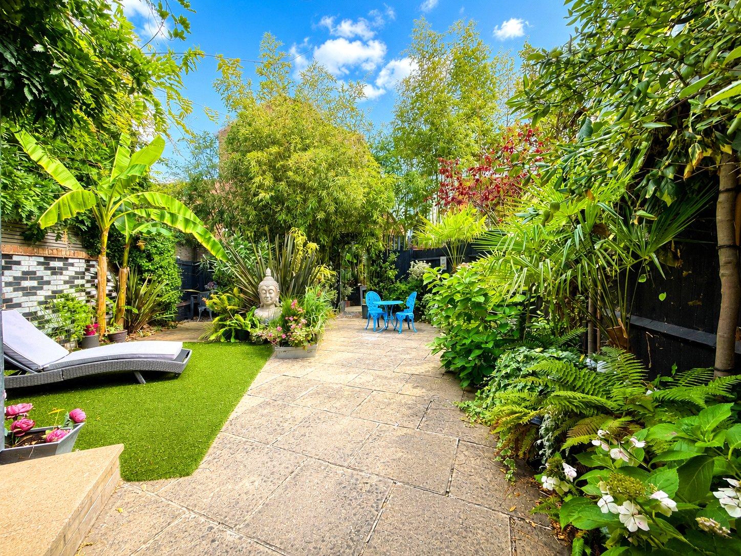 2 bedroom property for sale in London | Robinson Jackson