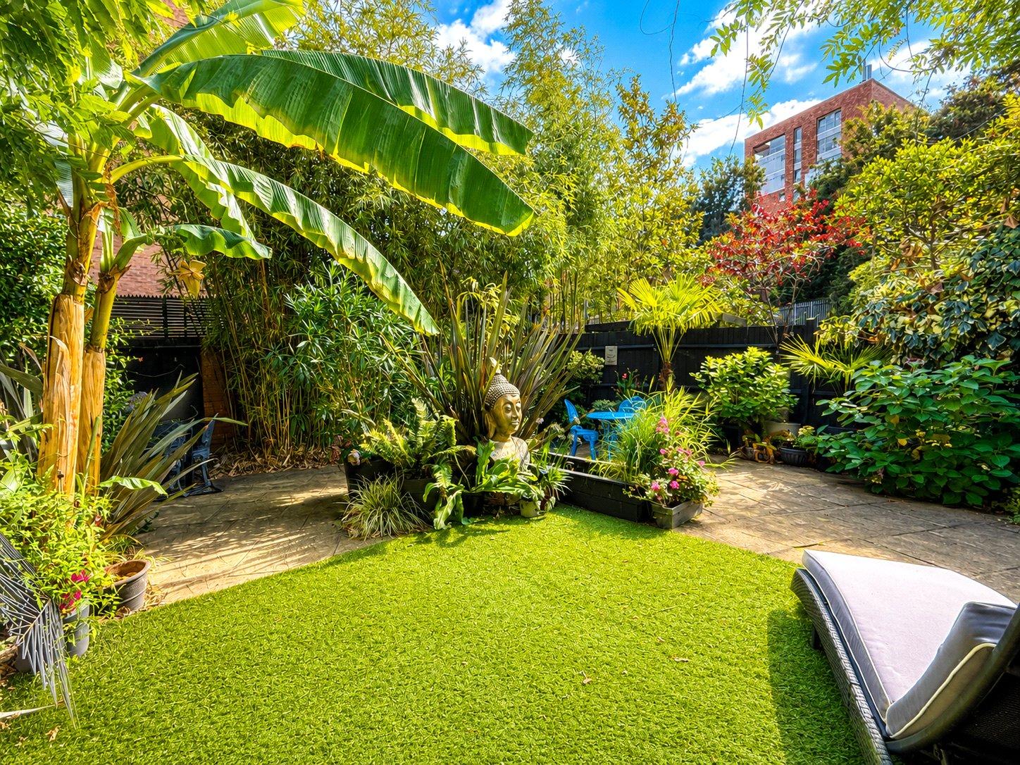 2 bedroom property for sale in London | Robinson Jackson