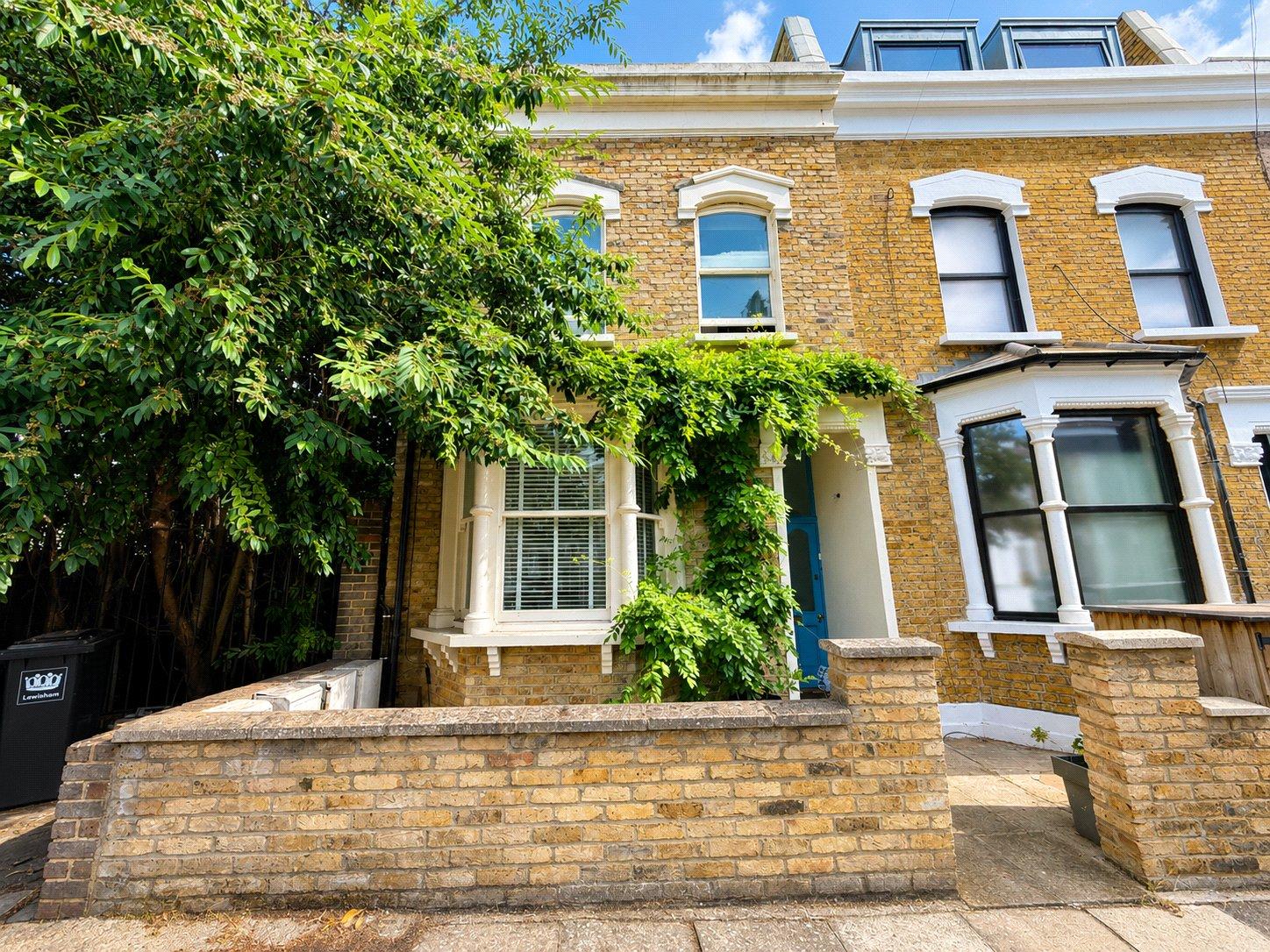 2 bedroom property for sale in London | Robinson Jackson