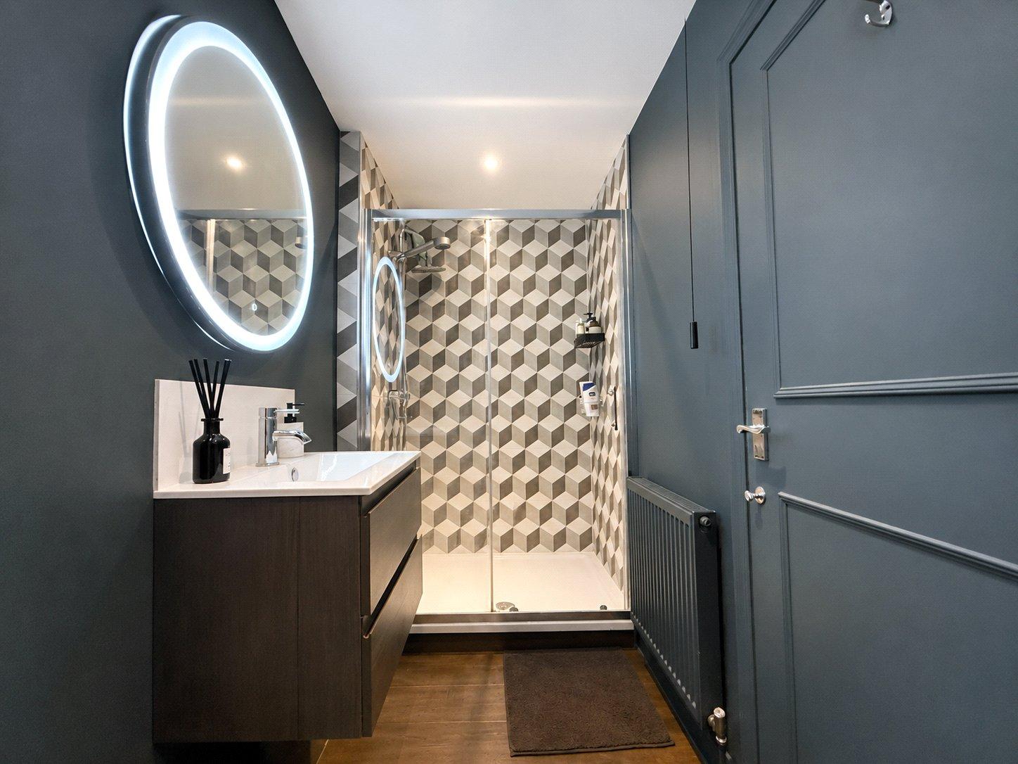 2 bedroom property for sale in London | Robinson Jackson