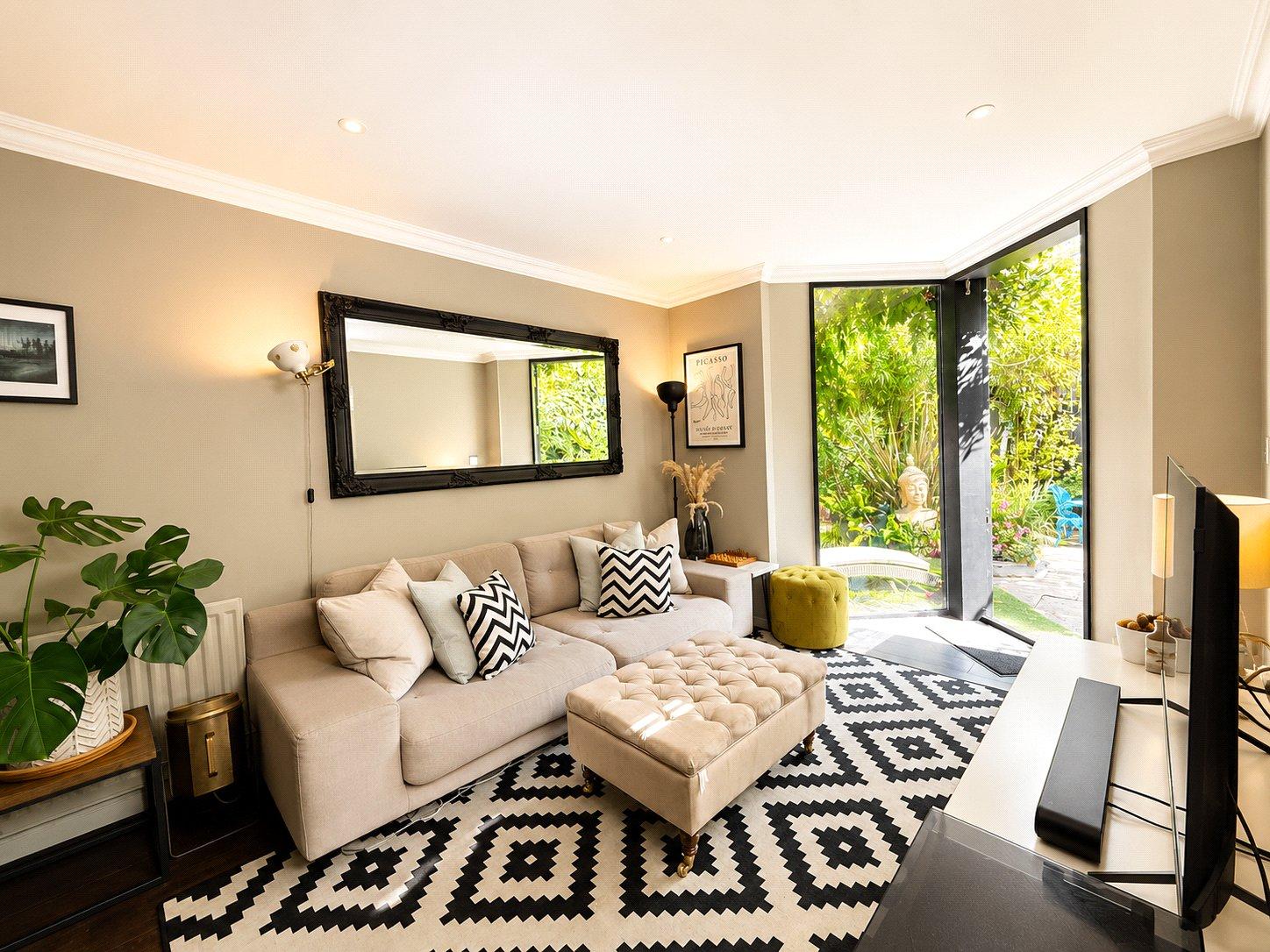 2 bedroom property for sale in London | Robinson Jackson
