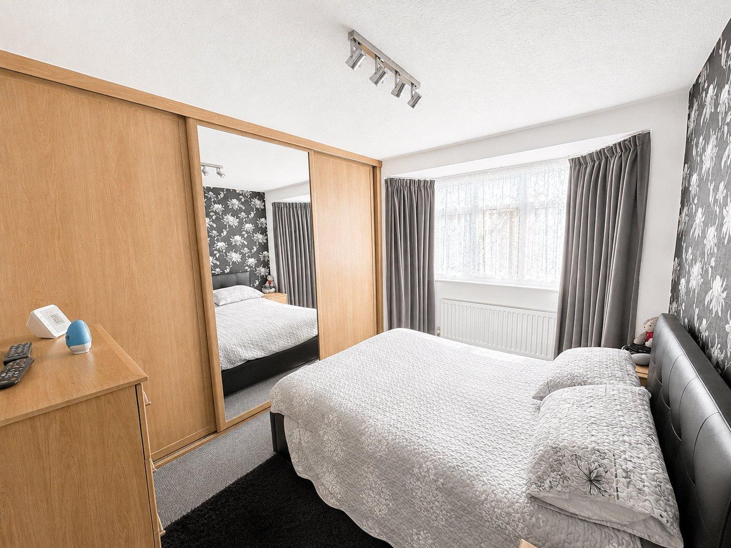 3 bedroom house for sale in London | Robinson Jackson