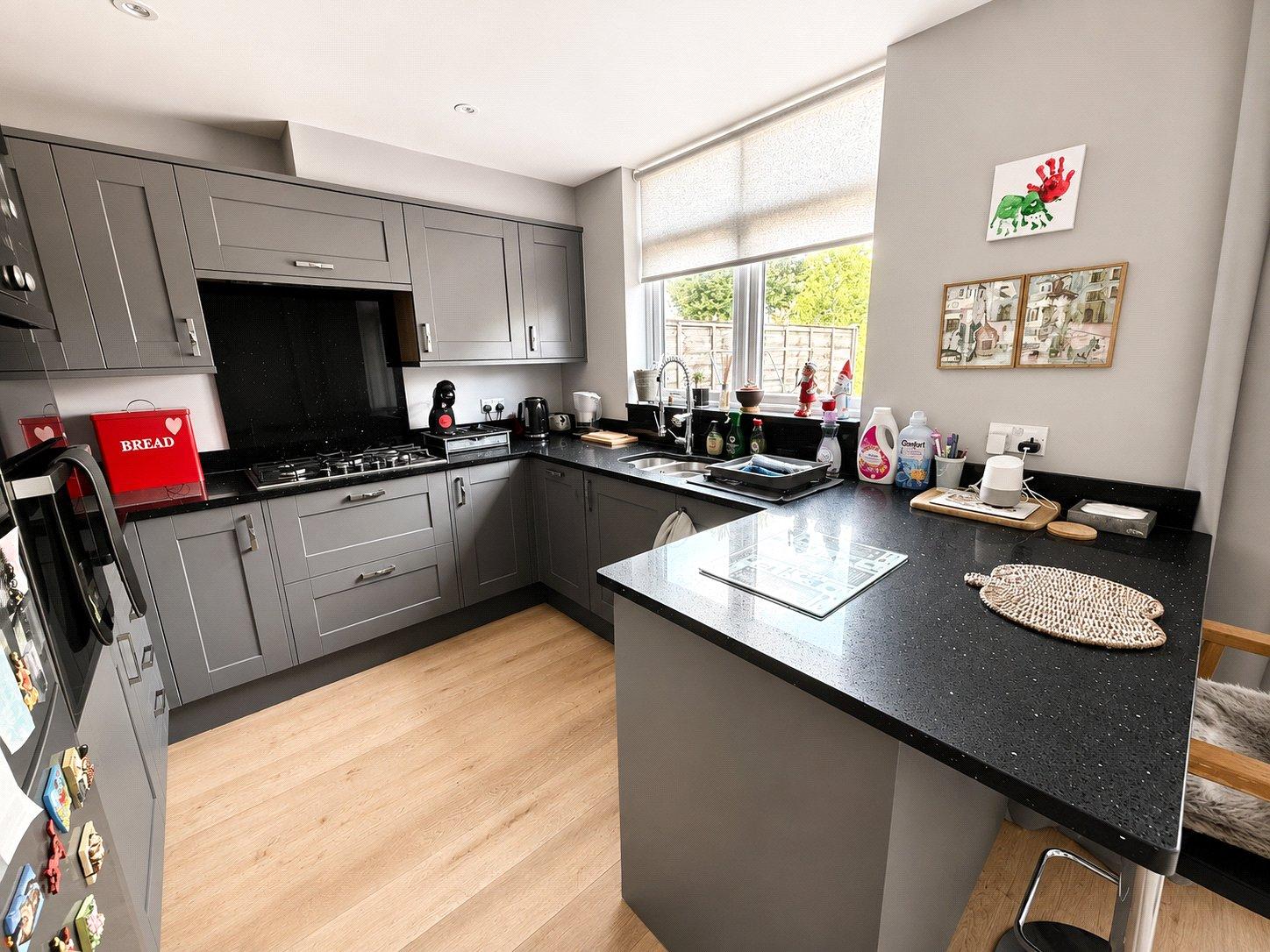 3 bedroom house for sale in London | Robinson Jackson