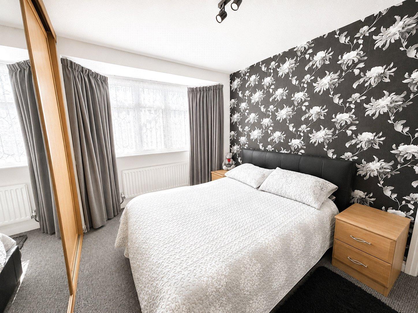 3 bedroom house for sale in London | Robinson Jackson