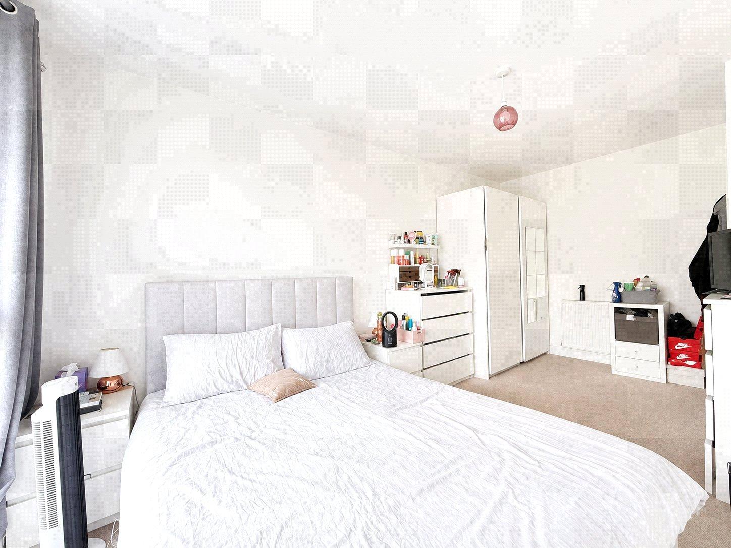 2 bedroom property for sale in London | Robinson Jackson