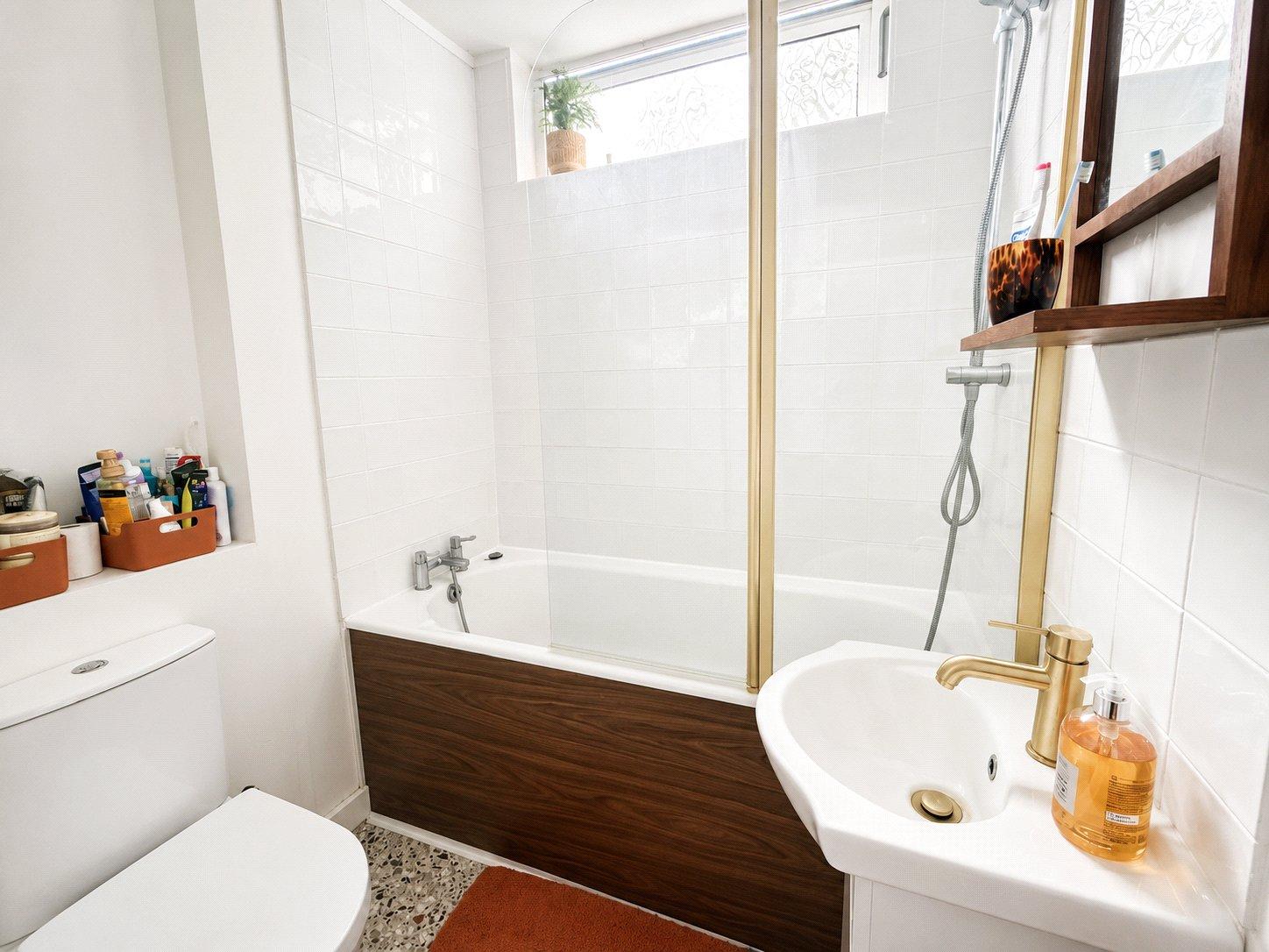 2 bedroom property for sale in London | Robinson Jackson