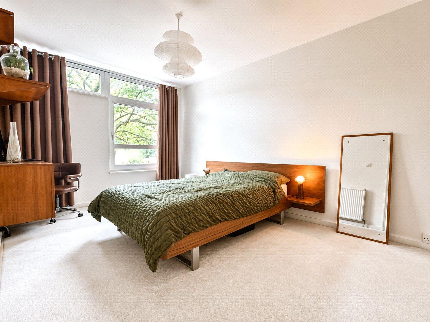 2 bedroom property for sale in London | Robinson Jackson