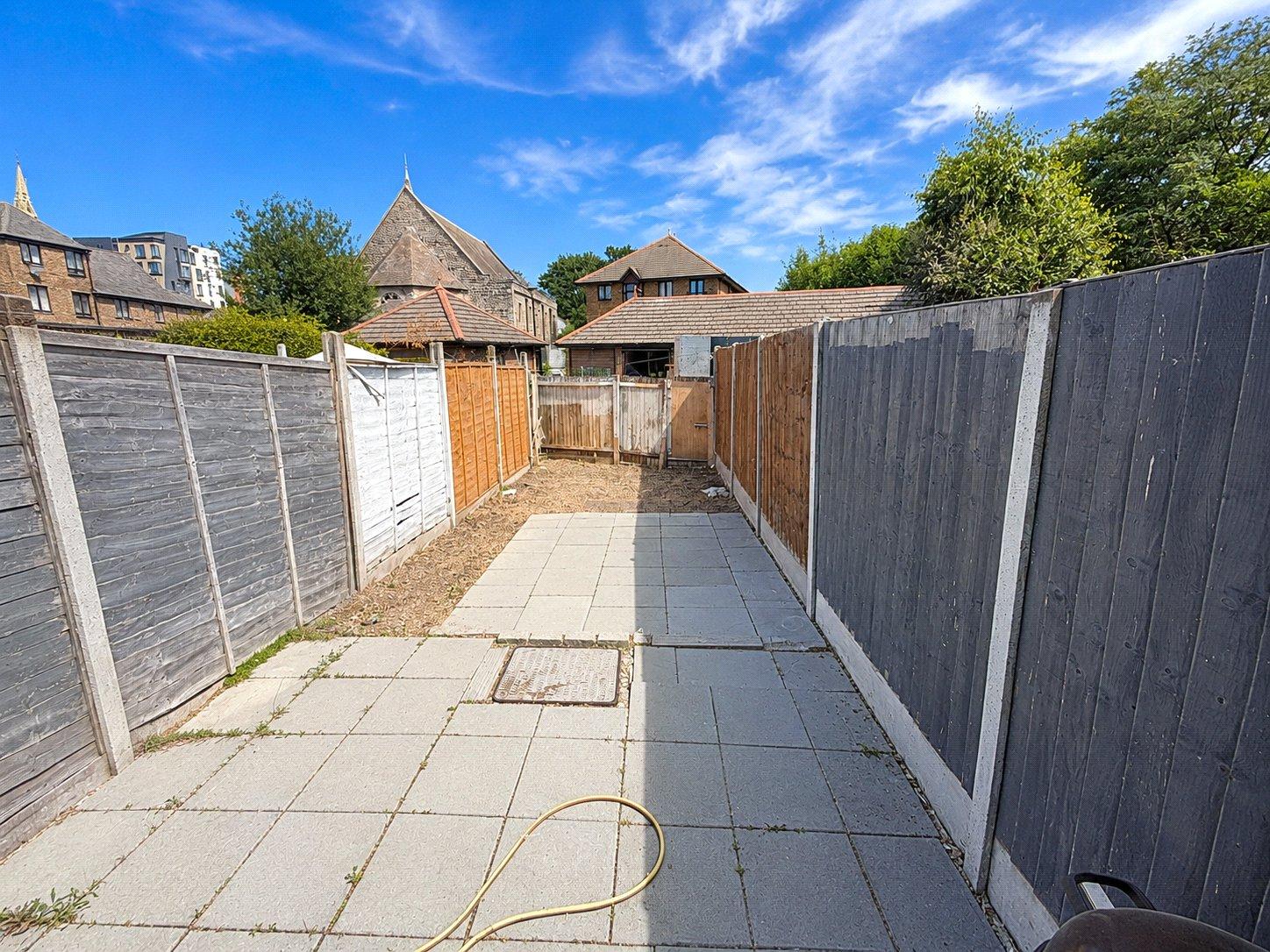 2 bedroom house for sale in London | Robinson Jackson