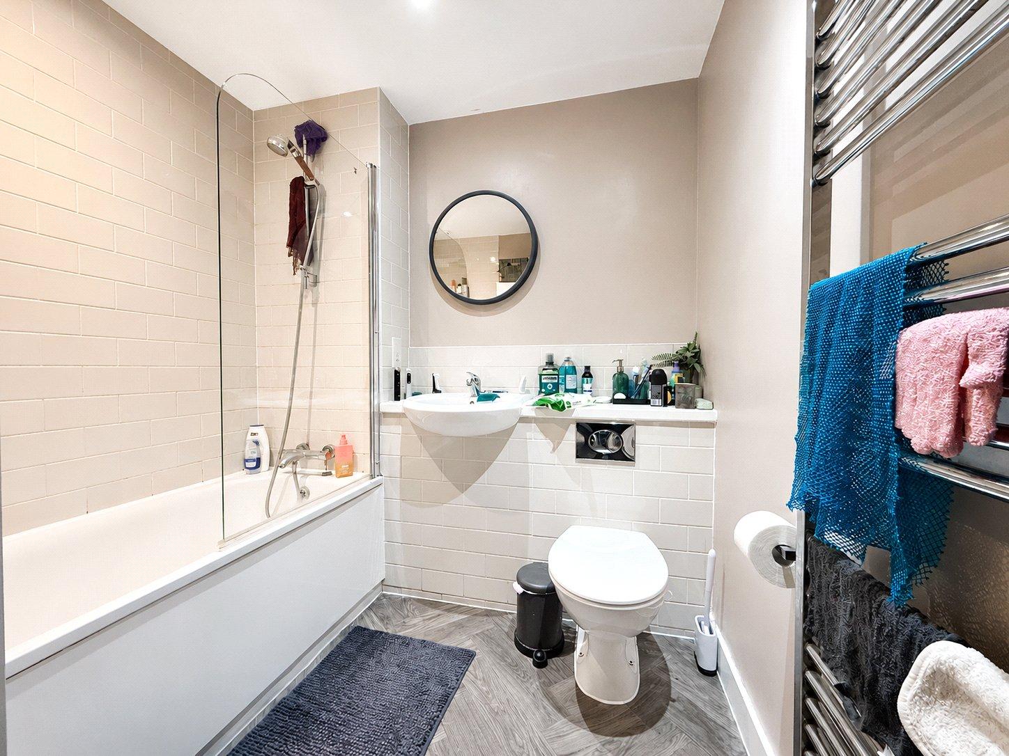 2 bedroom property for sale in London | Robinson Jackson