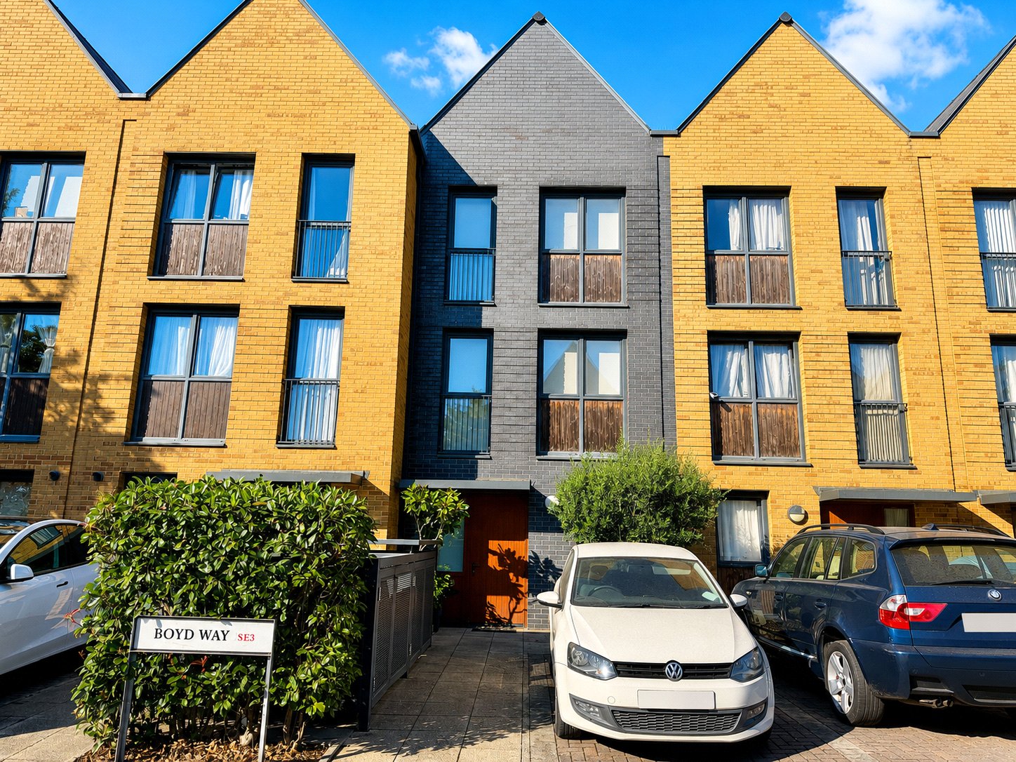 3 bedroom house for sale in London | Robinson Jackson