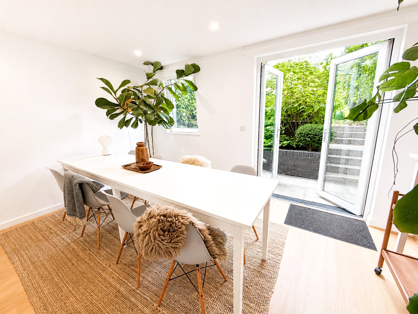 3 bedroom house for sale in London | Robinson Jackson