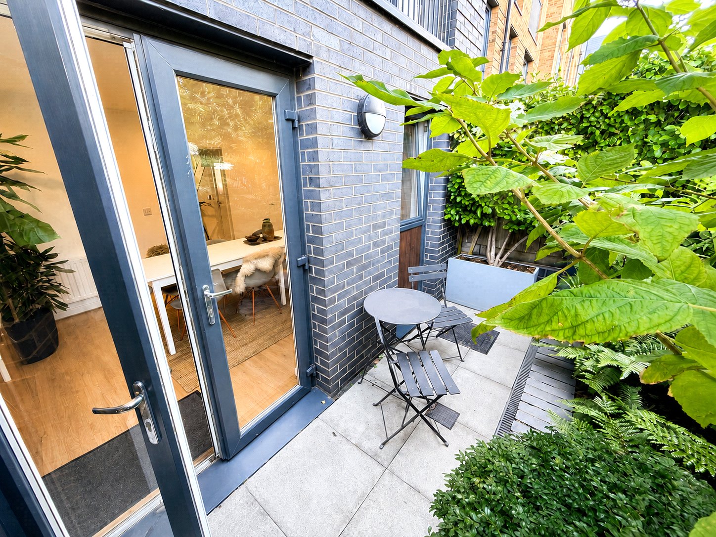 3 bedroom house for sale in London | Robinson Jackson