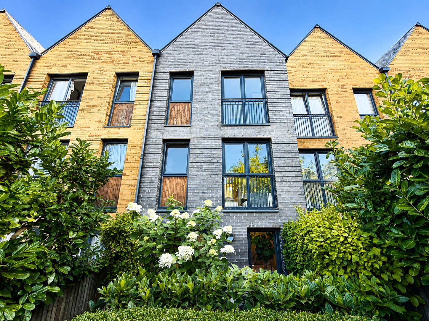 3 bedroom house for sale in London | Robinson Jackson