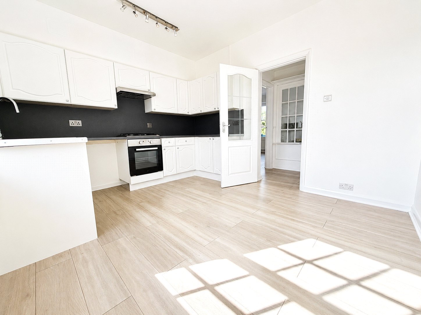 2 bedroom property for sale in London | Robinson Jackson