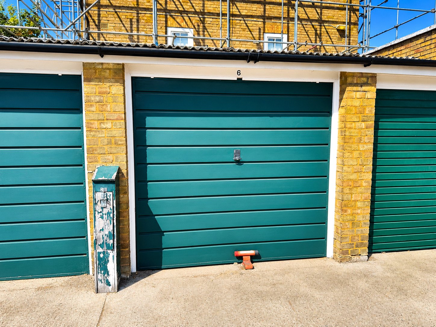 2 bedroom property for sale in London | Robinson Jackson