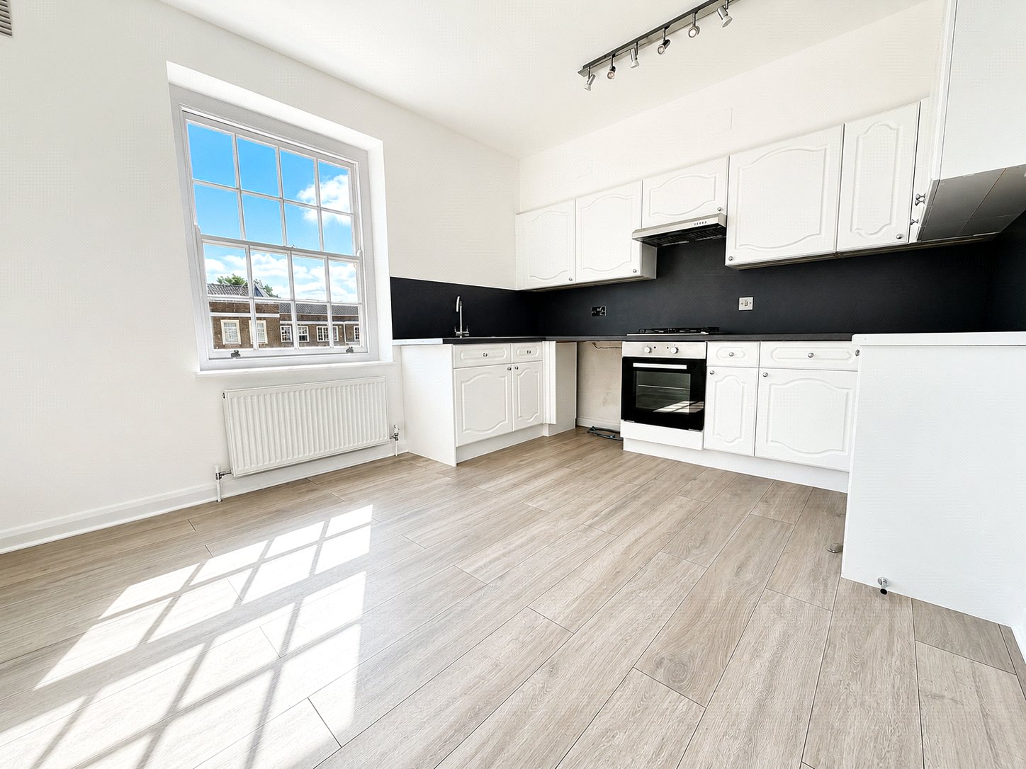 2 bedroom property for sale in London | Robinson Jackson