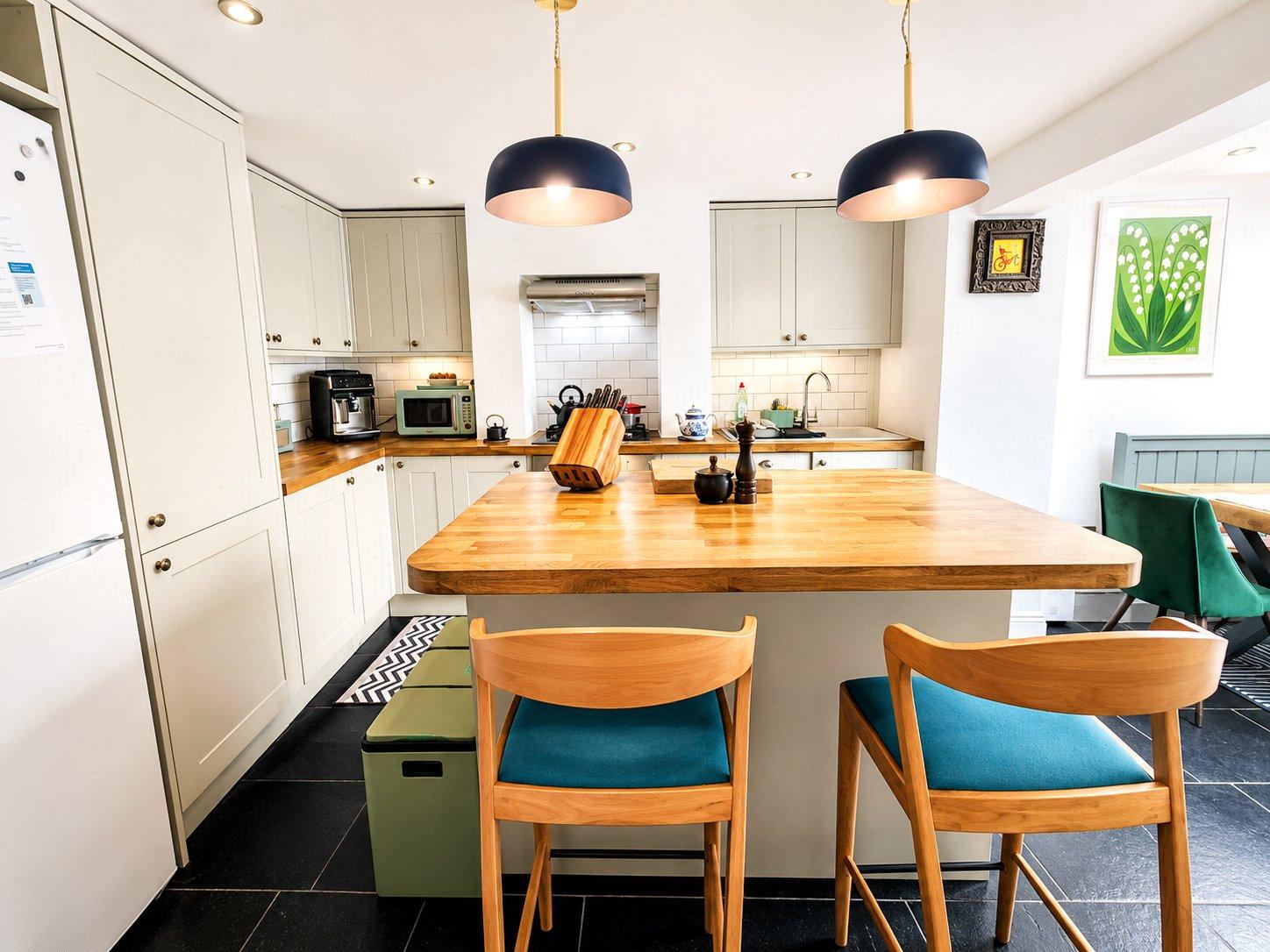 3 bedroom house for sale in London | Robinson Jackson