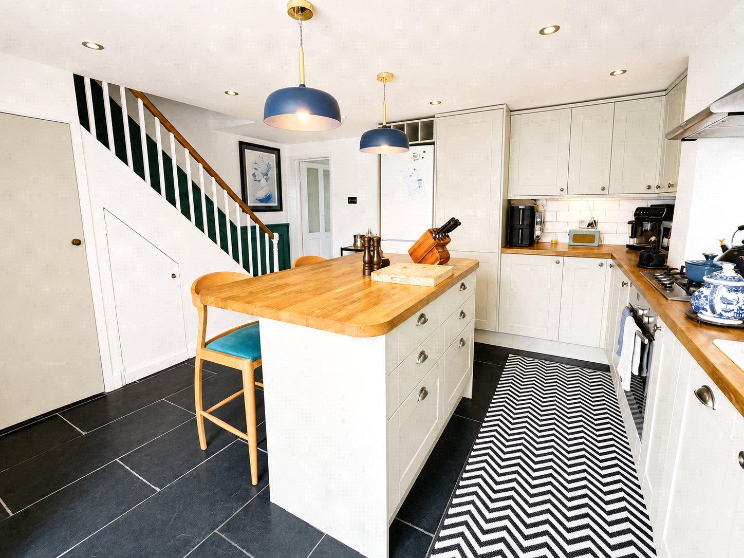 3 bedroom house for sale in London | Robinson Jackson