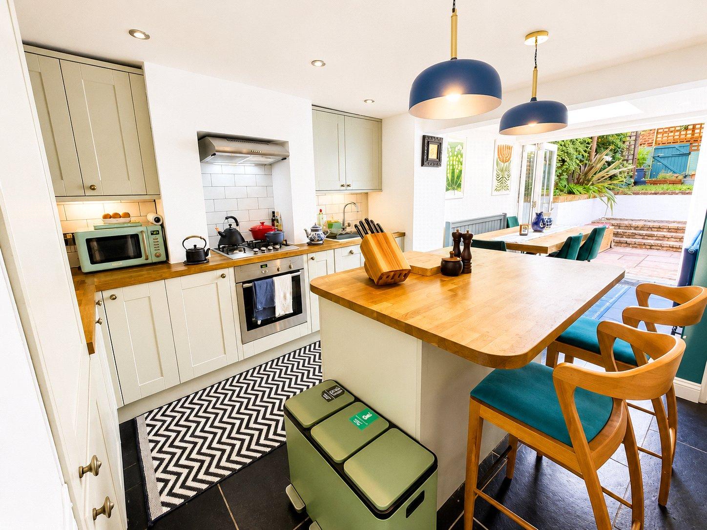 3 bedroom house for sale in London | Robinson Jackson