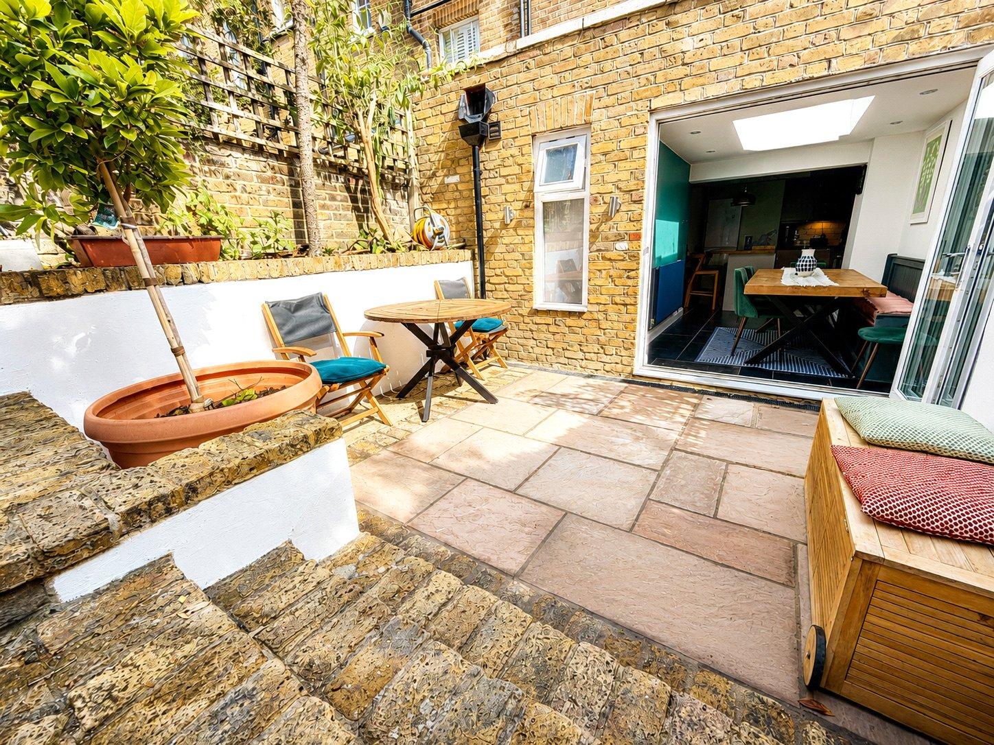 3 bedroom house for sale in London | Robinson Jackson