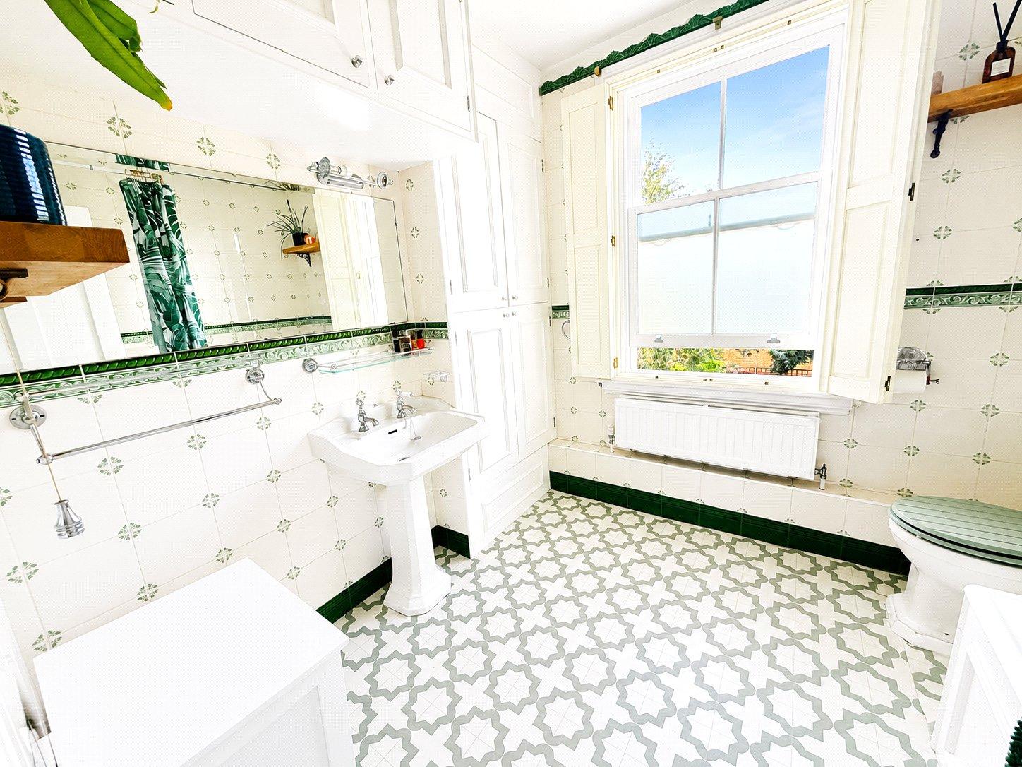3 bedroom house for sale in London | Robinson Jackson